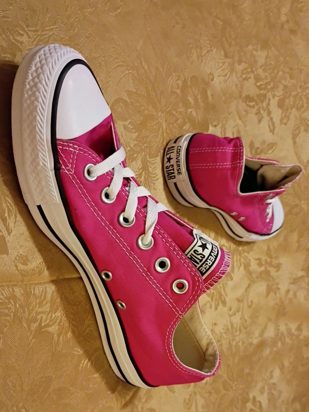 CONVERSE Red Low Top Canvas Sneakers Women's 9.0 Men's 7.0